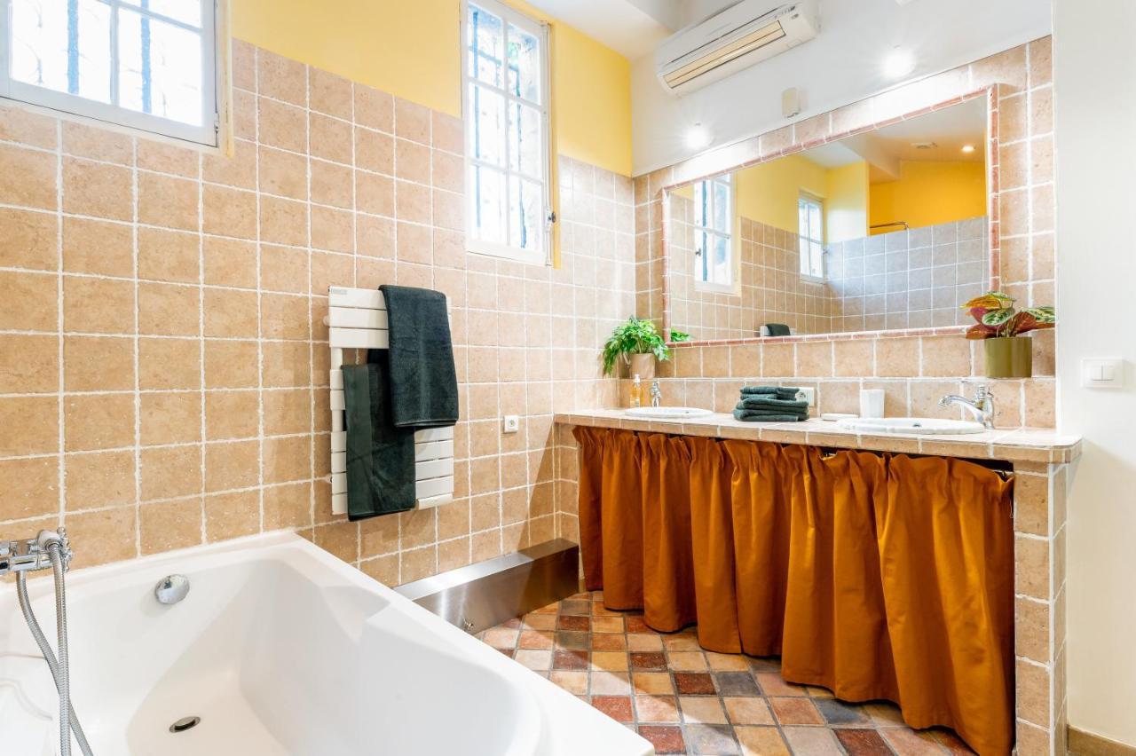 Place Du Palais Des Papes 3 Chambres Parking Climatisation 3 Salles De Bain アヴィニョン エクステリア 写真